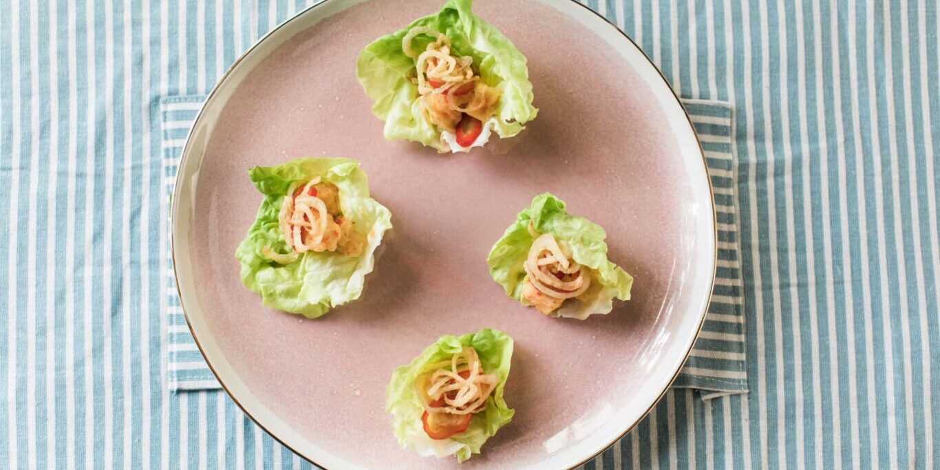 Lettuce cup with Korean-style tofu